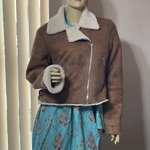 Forever 21 Jackets & Blazers - Women Large Forever 21 Vegan Suede Sherpa Jacket